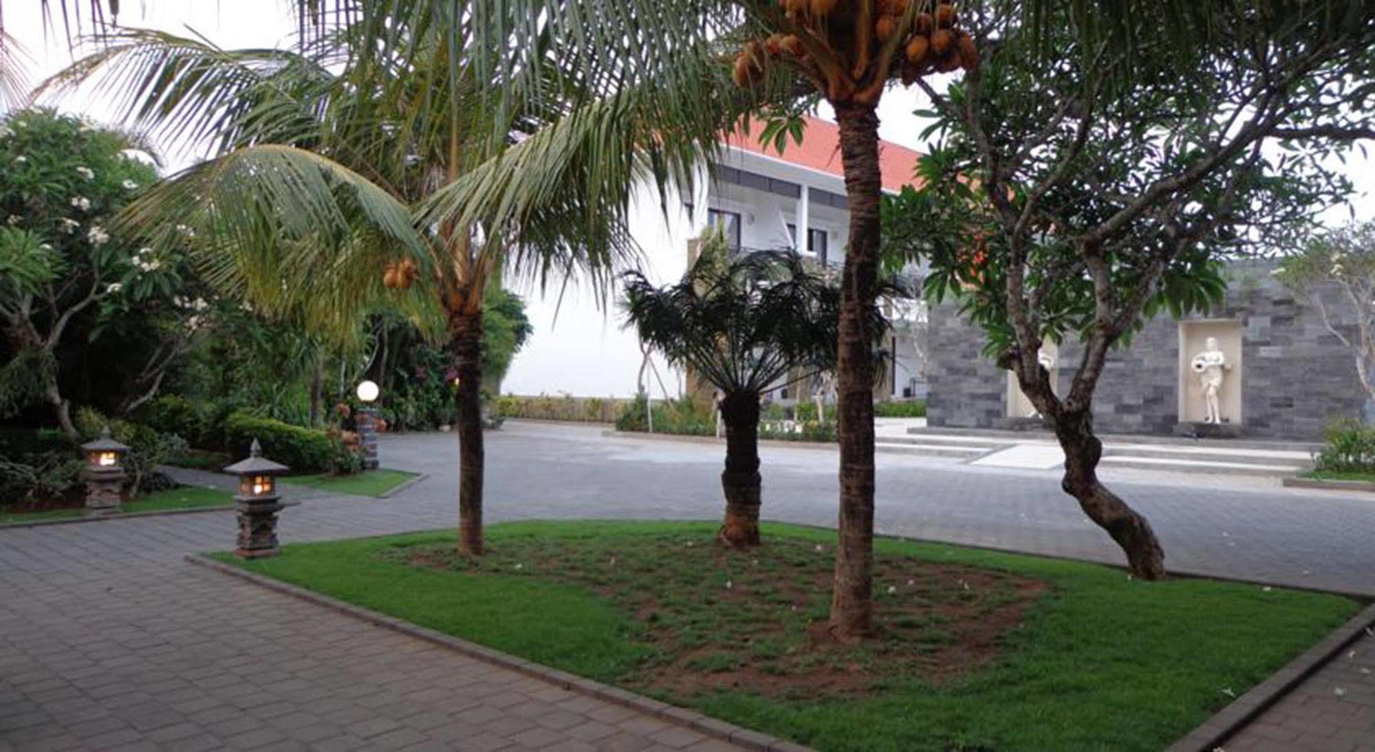D' Kubu Pratama Homestay Nusa Dua  Eksteriør billede